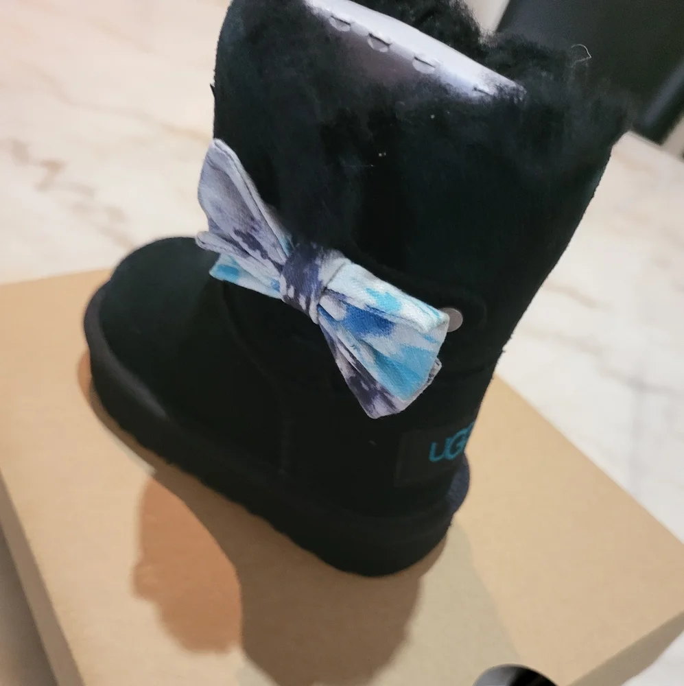 Boots - Picture 3 of 5